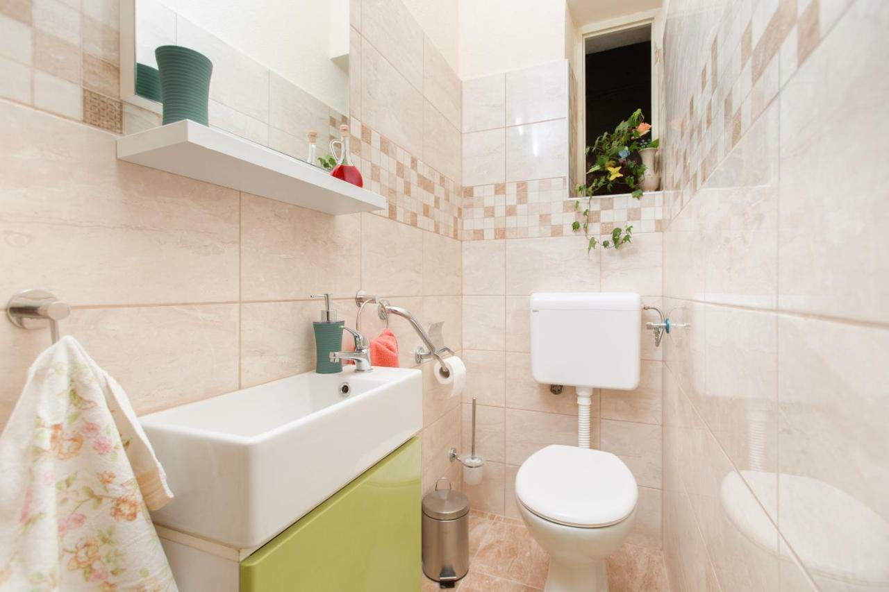 Apartment Dragana Каштела Екстер'єр фото